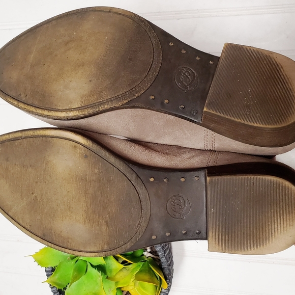 🎉Lucky Brand Taupe Tan Benissa Suede Ankle Boot🎉 - Picture 6 of 8